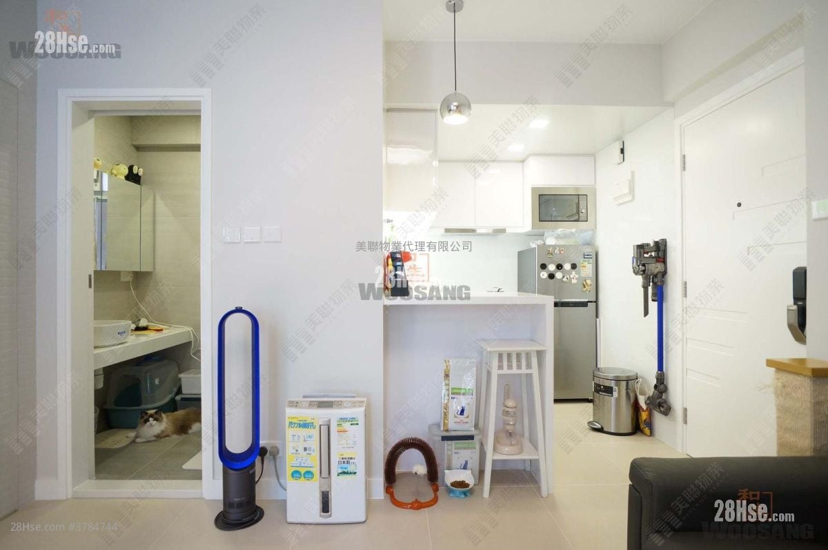 Tuen Mun Town Plaza Sell 2 Bedrooms 351 ft²