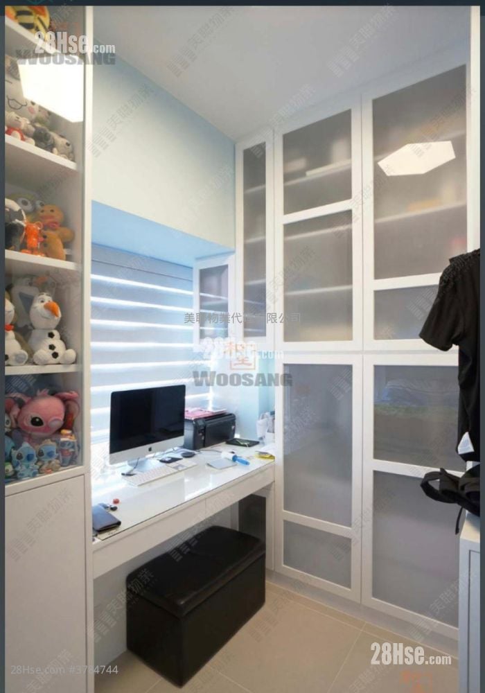 Tuen Mun Town Plaza Sell 2 Bedrooms 351 ft²