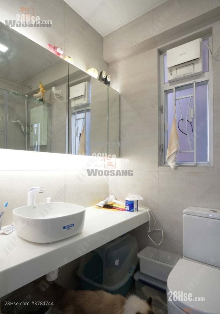 Tuen Mun Town Plaza Sell 2 Bedrooms 351 ft²