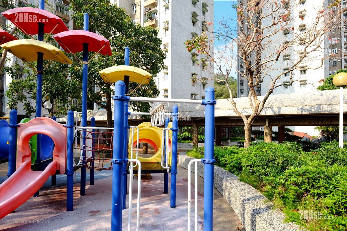 other: Ching Wah Court Sell 3 Bedrooms , 1 Bathroom 645 ft²