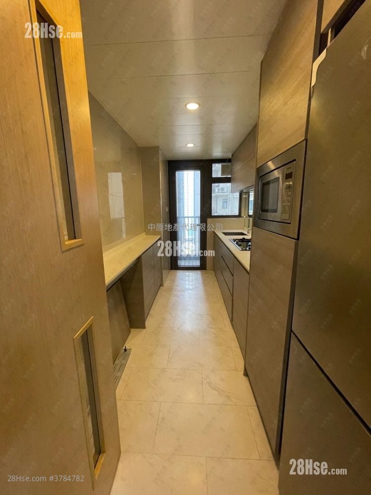 The Visionary Sell 2 Bedrooms 703 ft²