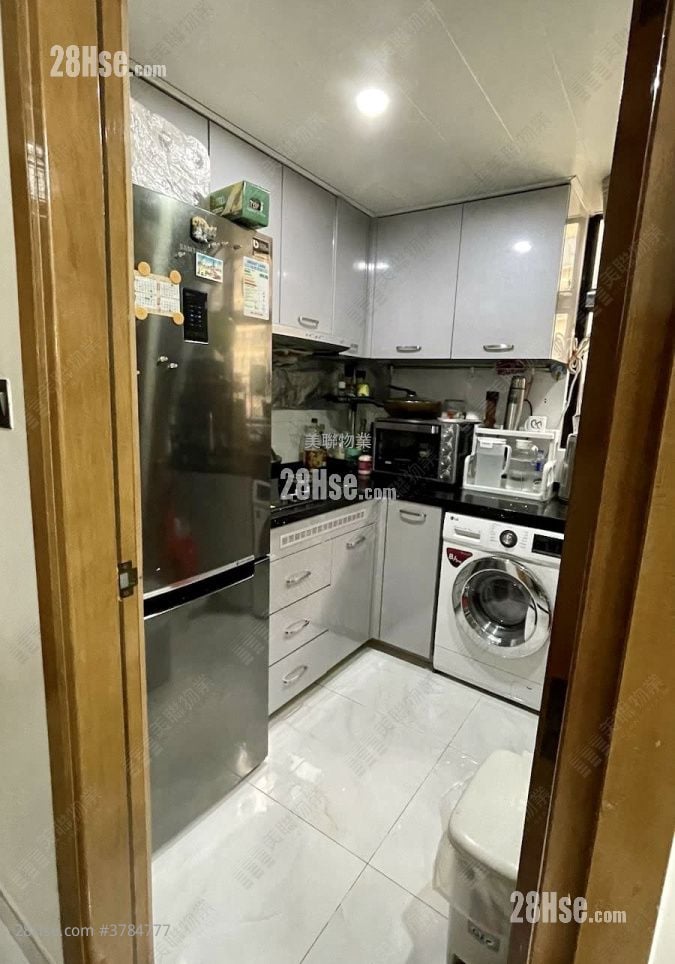 kitchen: Scenic Garden Sell 2 Bedrooms , 1 Bathroom 480 ft²