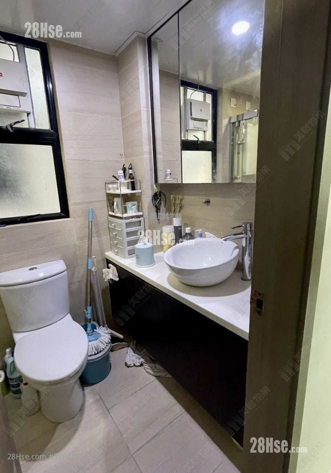 bathroom: Scenic Garden Sell 2 Bedrooms , 1 Bathroom 480 ft²