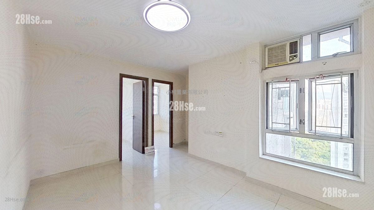 living room: Tsing Yi Estate Sell 2 Bedrooms , 1 Bathroom 375 ft²