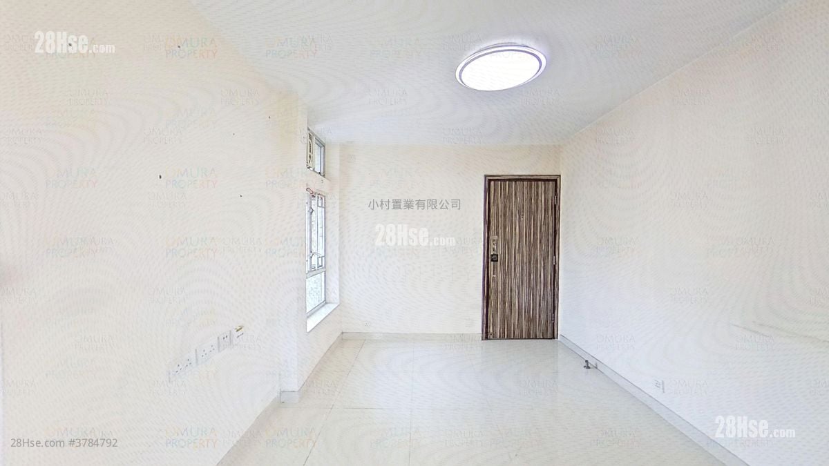 living room: Tsing Yi Estate Sell 2 Bedrooms , 1 Bathroom 375 ft²