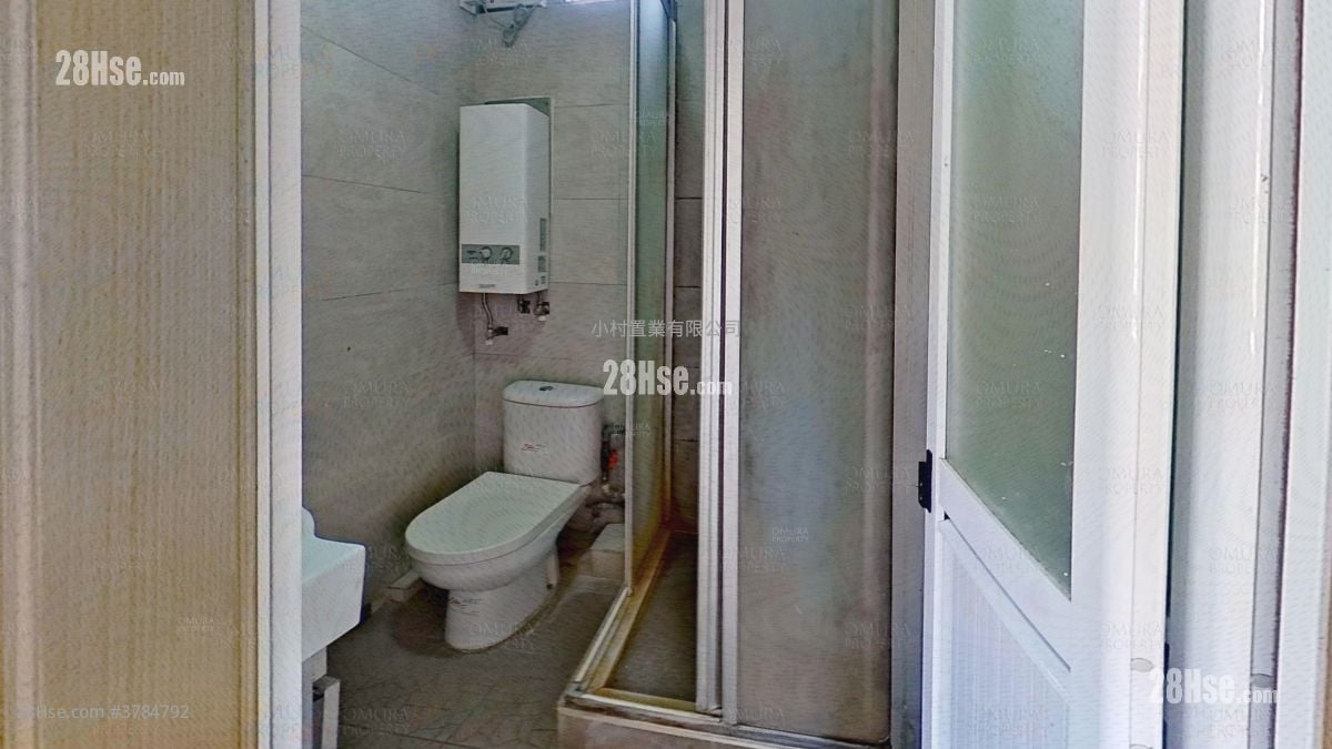 bathroom: Tsing Yi Estate Sell 2 Bedrooms , 1 Bathroom 375 ft²