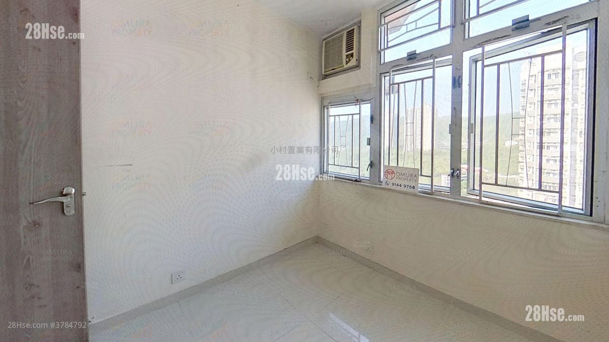 master room: Tsing Yi Estate Sell 2 Bedrooms , 1 Bathroom 375 ft²