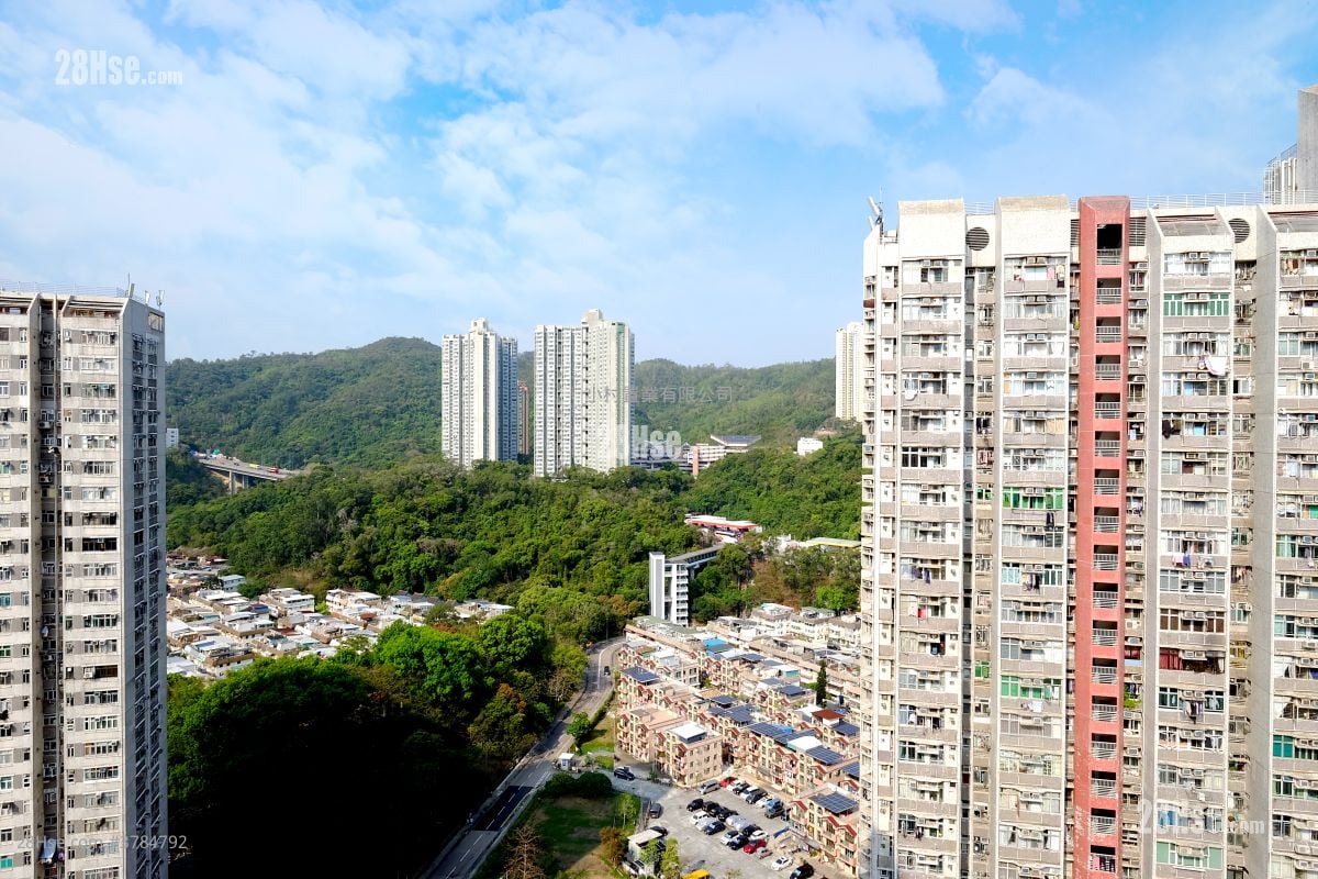 View: Tsing Yi Estate Sell 2 Bedrooms , 1 Bathroom 375 ft²