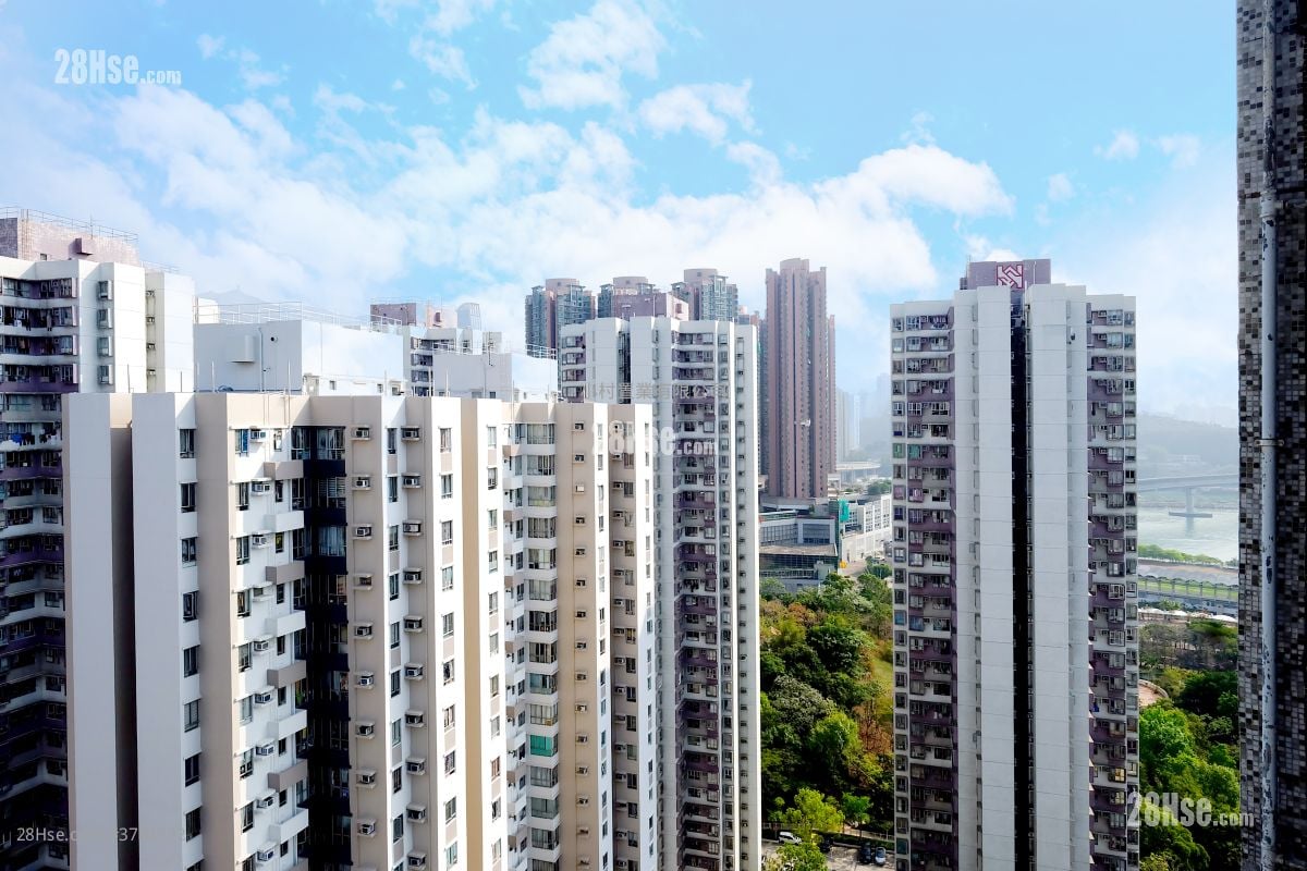 View: Tsing Yi Estate Sell 2 Bedrooms , 1 Bathroom 375 ft²