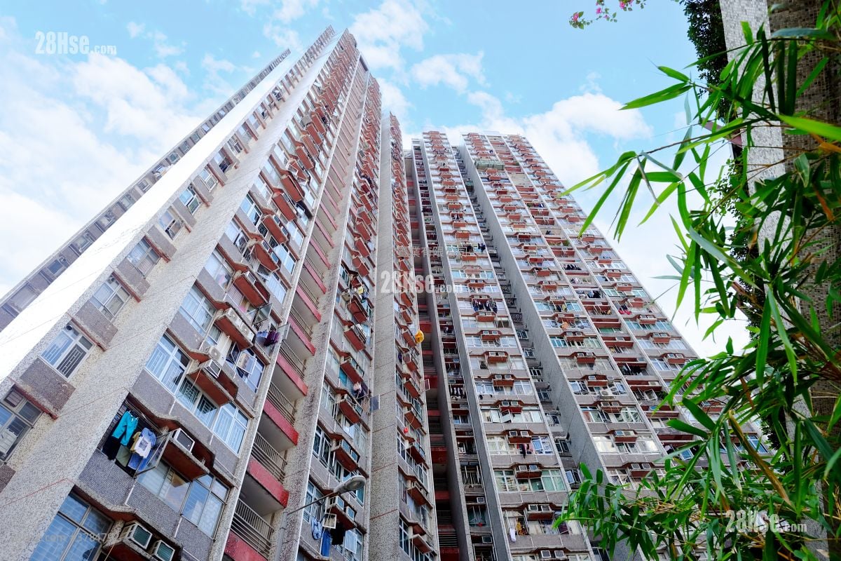 building outlook: Tsing Yi Estate Sell 2 Bedrooms , 1 Bathroom 375 ft²
