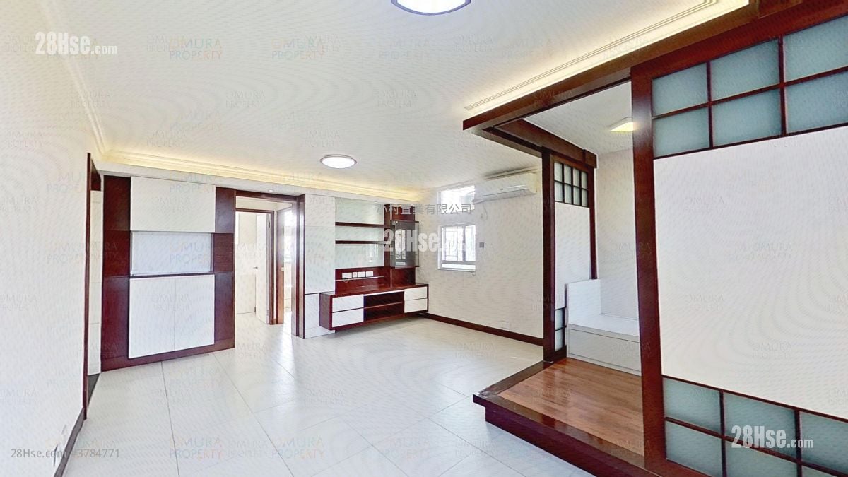 living room: Ching Wah Court Sell 3 Bedrooms , 1 Bathroom 645 ft²