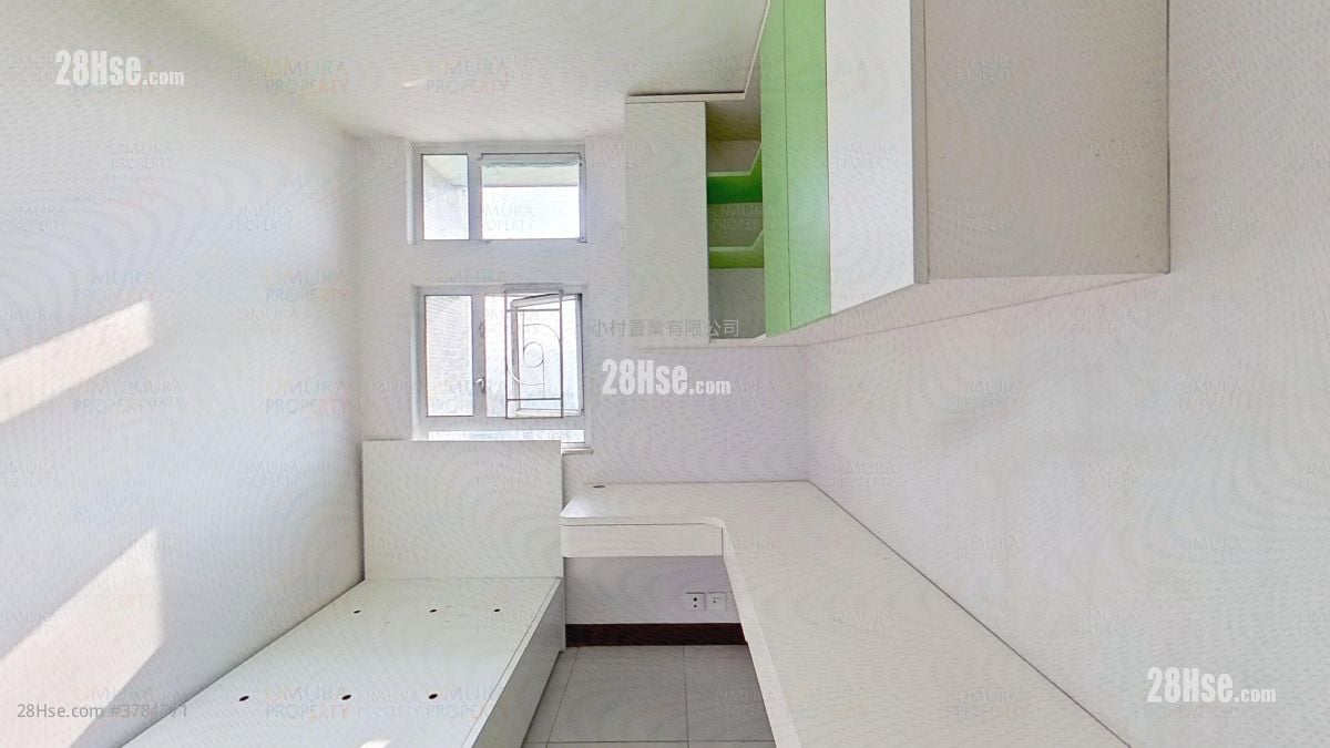 bedroom 2: Ching Wah Court Sell 3 Bedrooms , 1 Bathroom 645 ft²