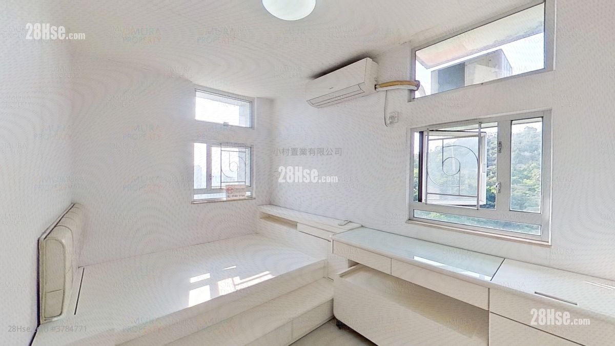 master room: Ching Wah Court Sell 3 Bedrooms , 1 Bathroom 645 ft²