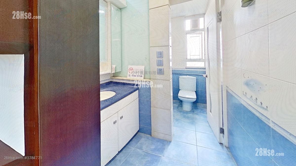 bathroom: Ching Wah Court Sell 3 Bedrooms , 1 Bathroom 645 ft²