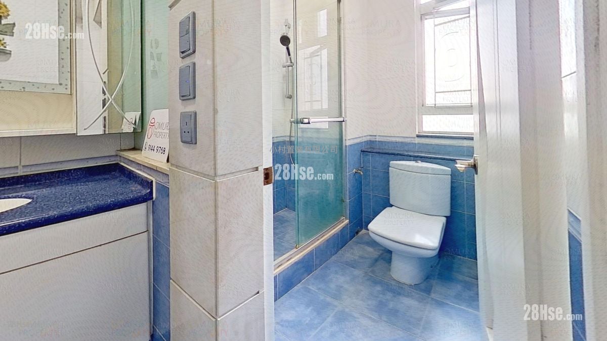 bathroom: Ching Wah Court Sell 3 Bedrooms , 1 Bathroom 645 ft²