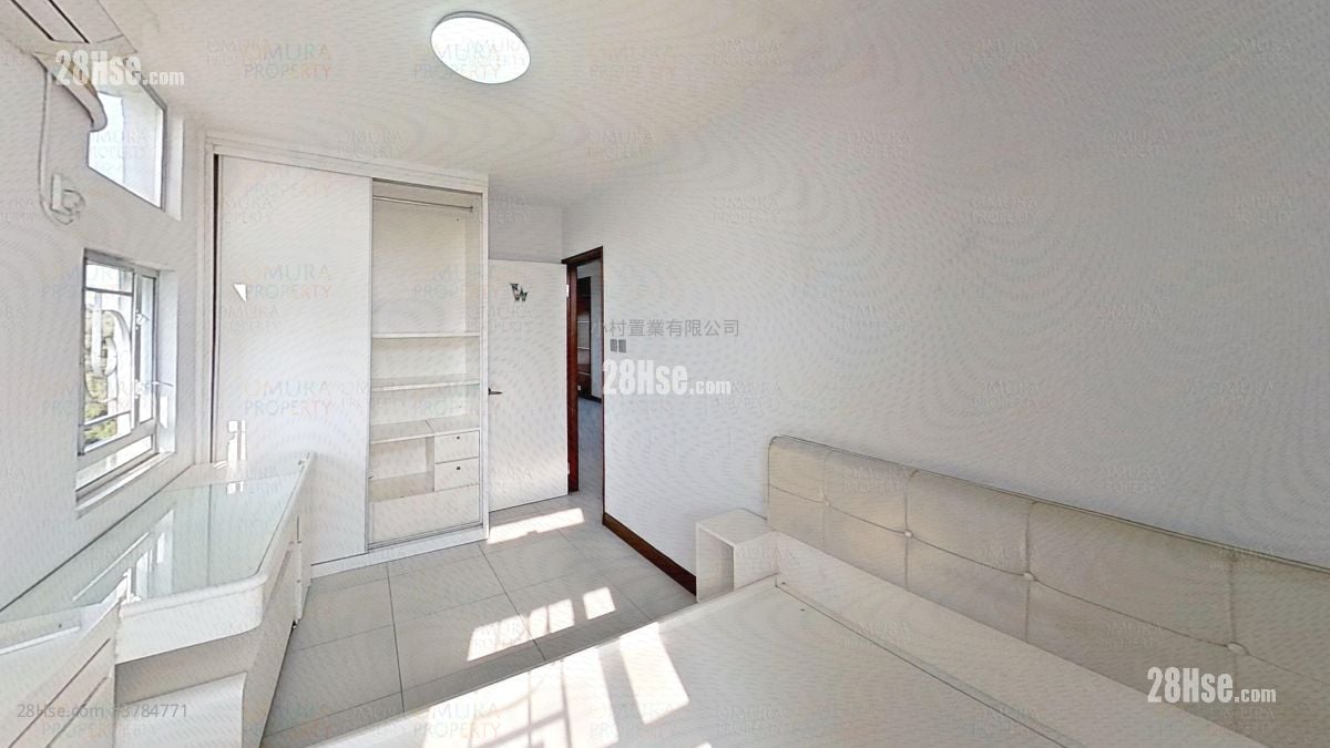master room: Ching Wah Court Sell 3 Bedrooms , 1 Bathroom 645 ft²