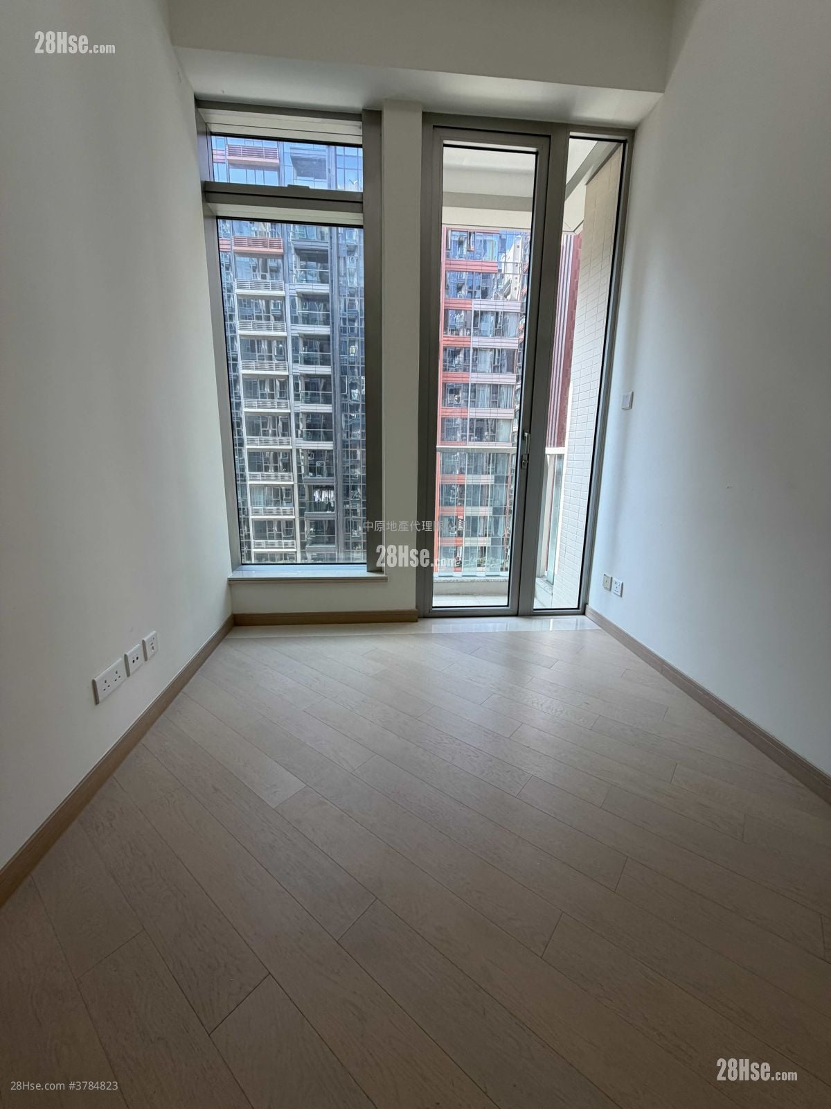 master room: 有工作平台