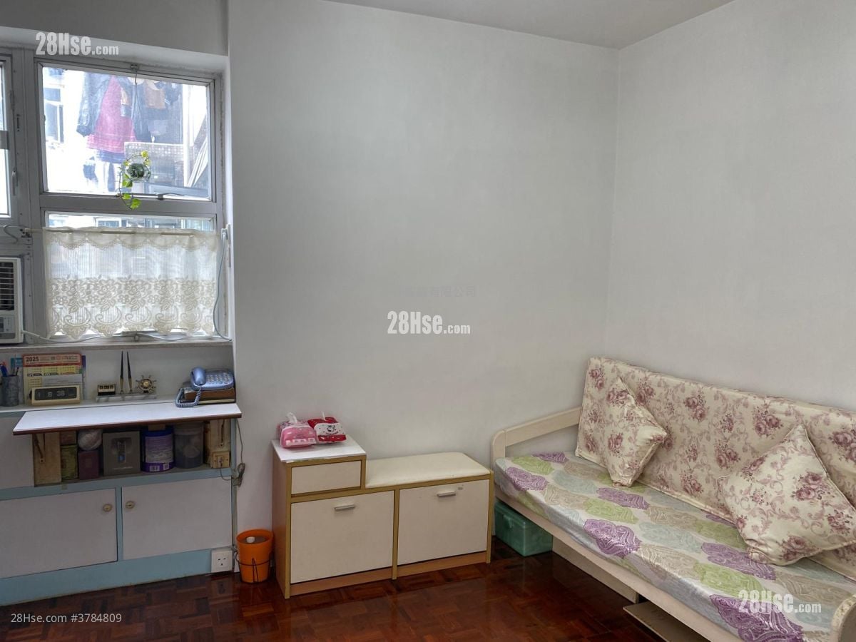 Wyler Garden Sell 2 Bedrooms , 1 Bathroom 335 ft²