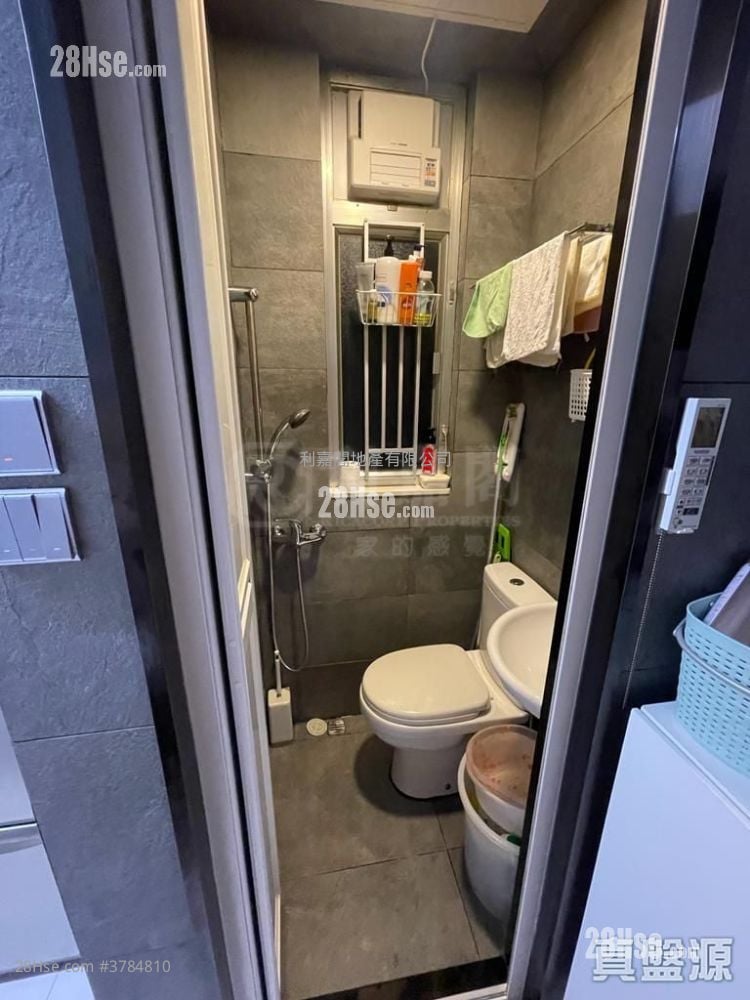 Happy Court Sell 3 Bedrooms , 1 Bathroom 639 ft²