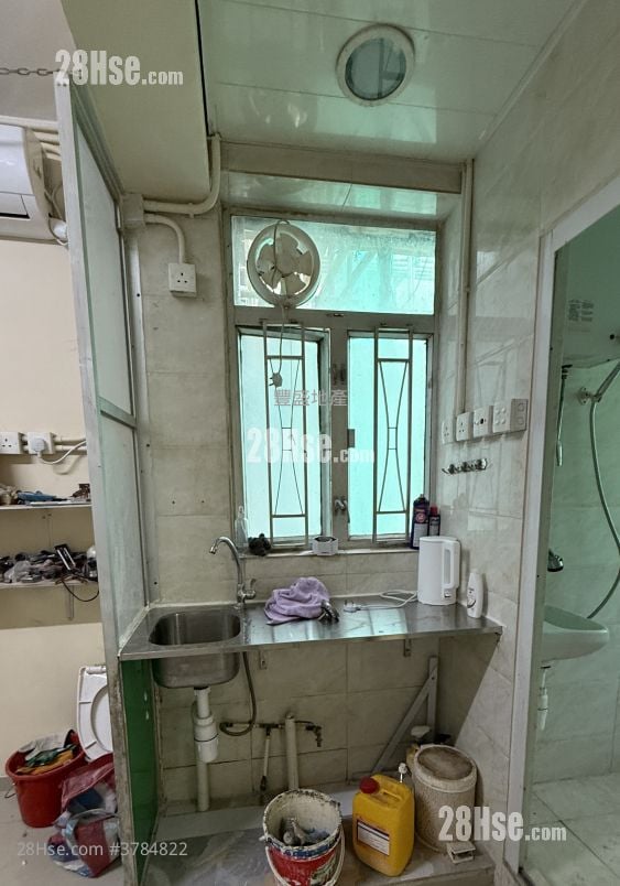 唐楼 租盘 2 房 , 1 浴室 300 平方尺