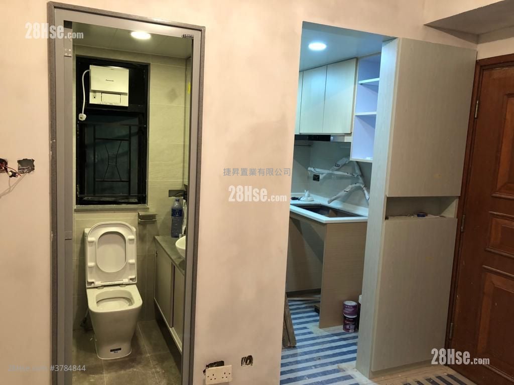 Palatial Stand Sell 2 Bedrooms , 1 Bathroom 256 ft²