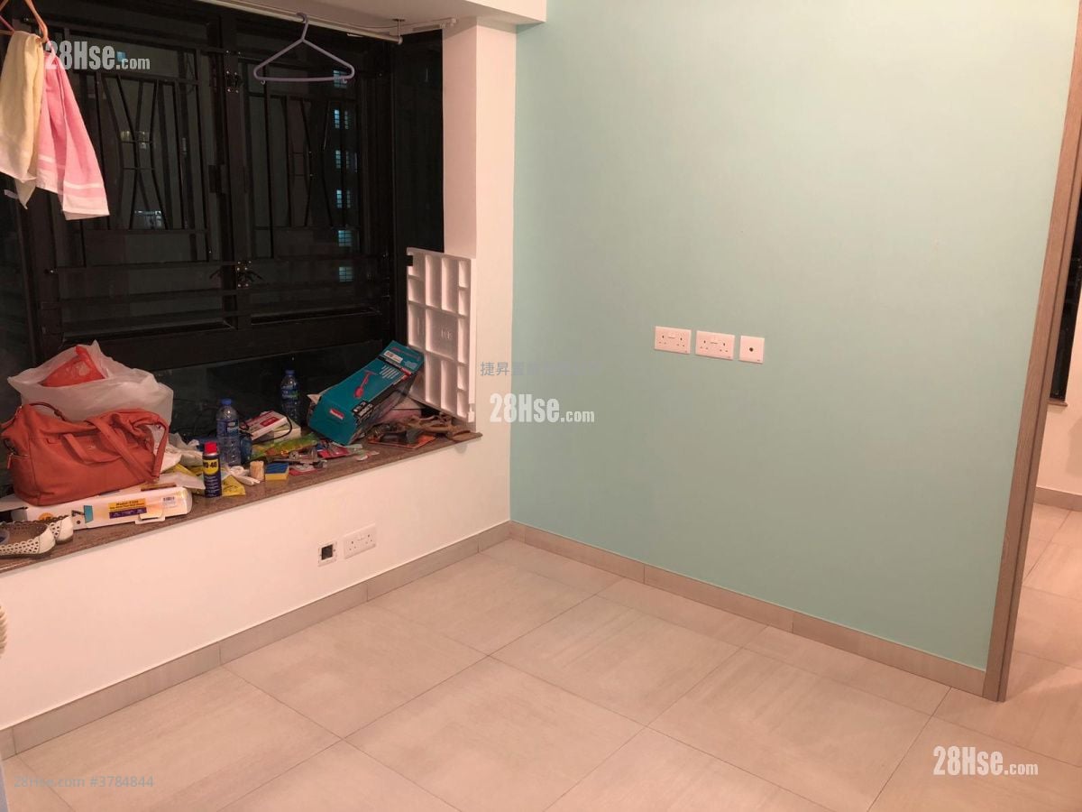 Palatial Stand Sell 2 Bedrooms , 1 Bathroom 256 ft²