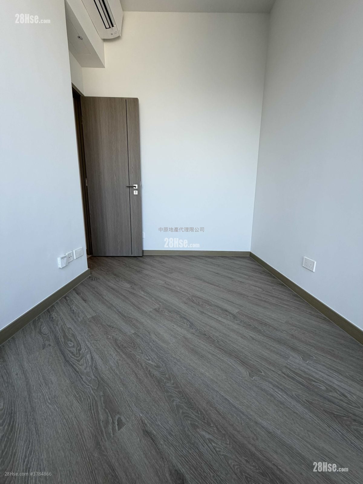 master room: Sierra Sea Sell 3 Bedrooms , 1 Bathroom 531 ft²