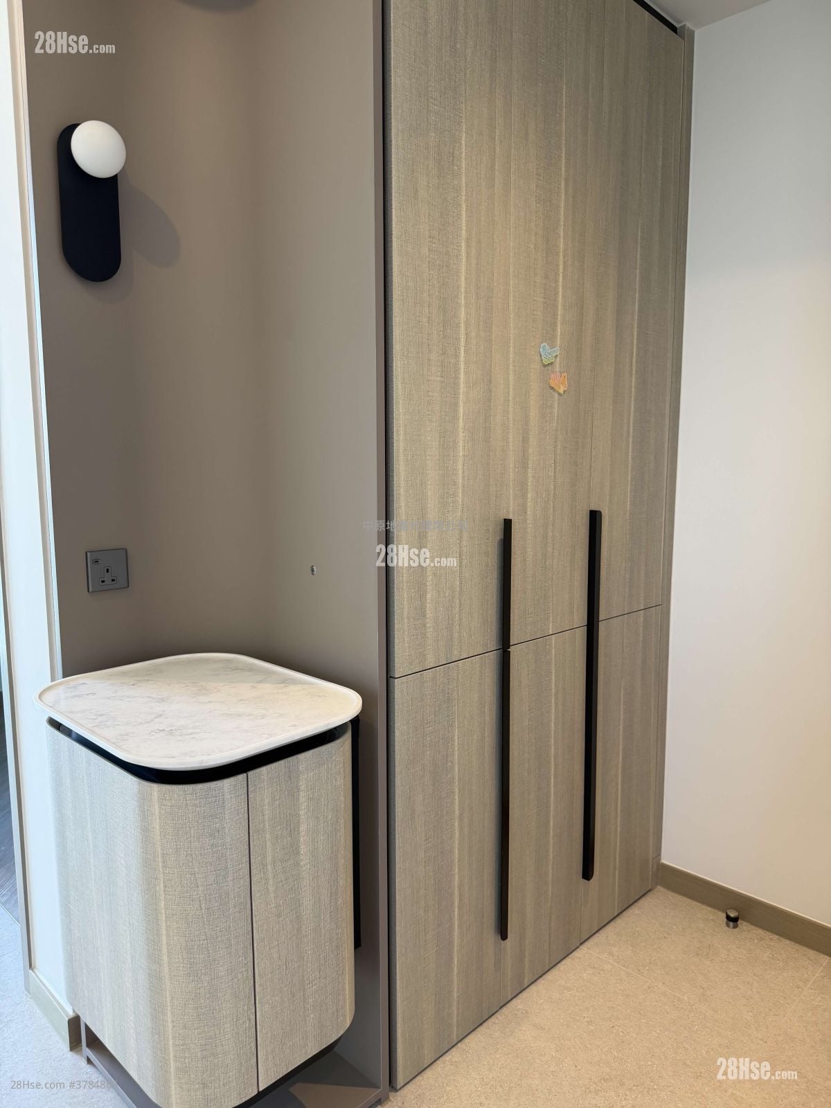 玄關設大大個儲物櫃