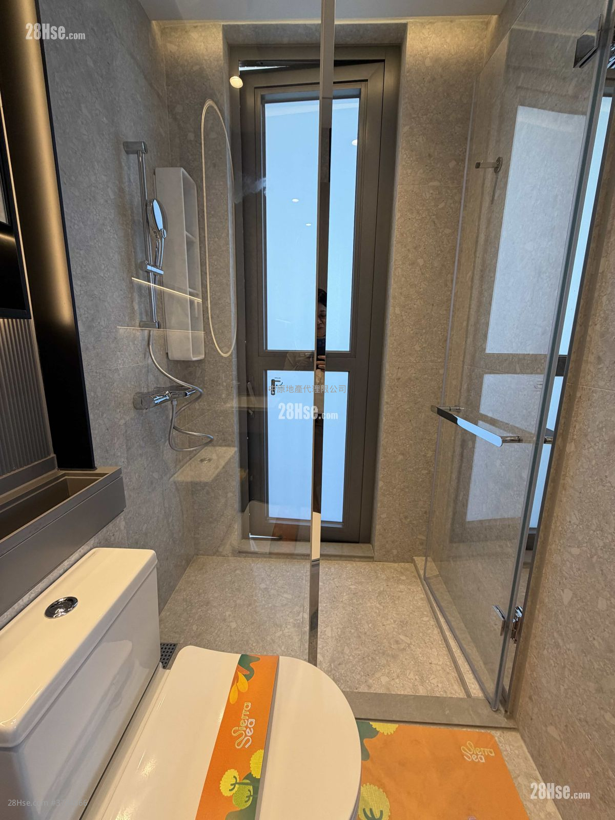 浴室連接工作平台