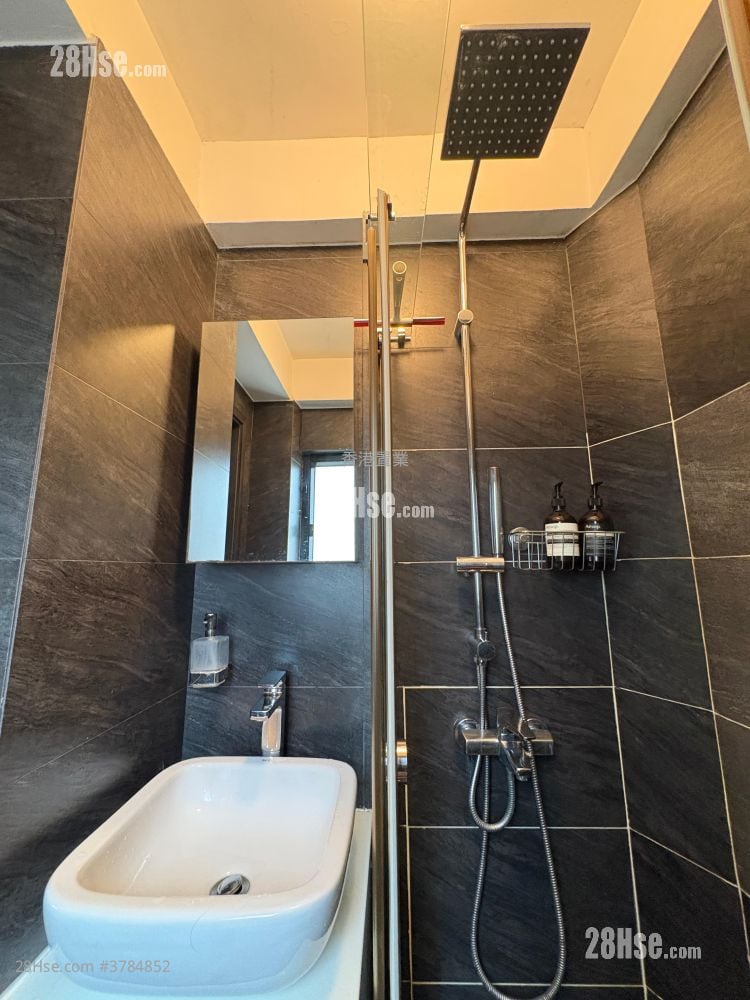 Comfort Court Sell 236 ft²