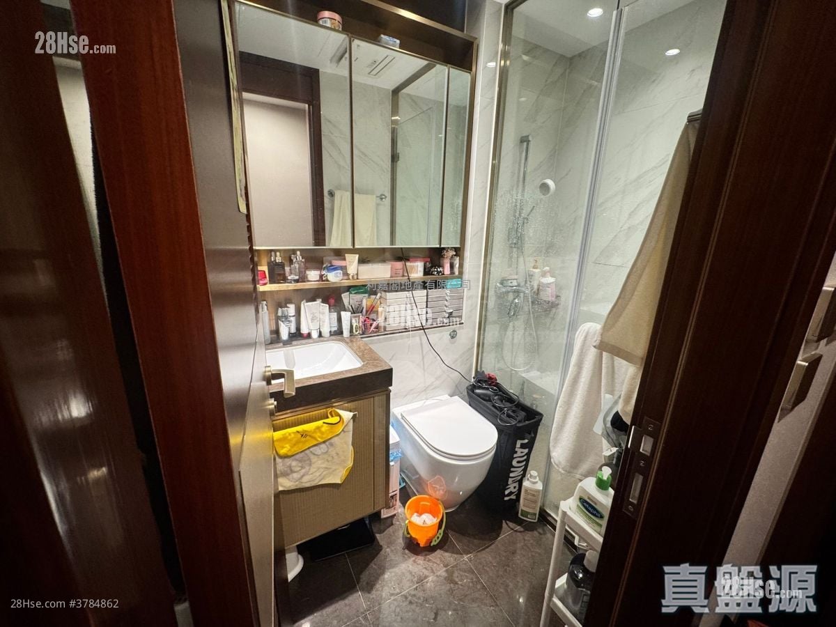 The Vertex Sell 2 Bedrooms , 1 Bathroom 438 ft²