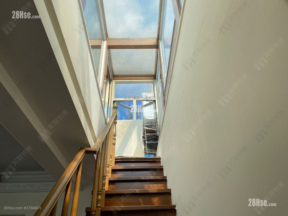 Beverley Heights Sell 3 Bedrooms 1,058 ft²