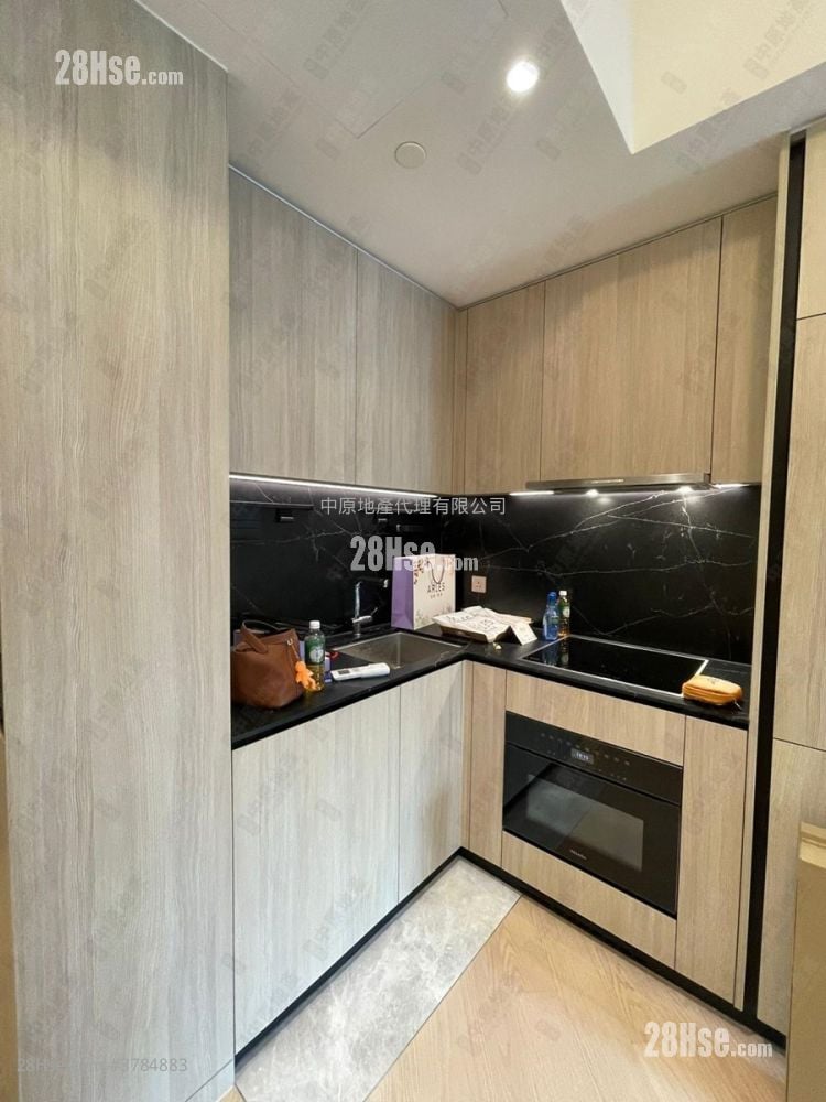 The Arles Sell 1 Bathroom 481 ft²