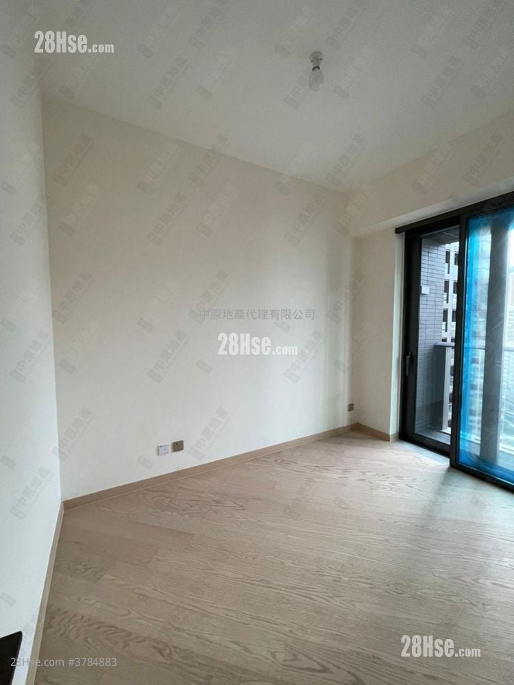 The Arles Sell 1 Bathroom 481 ft²