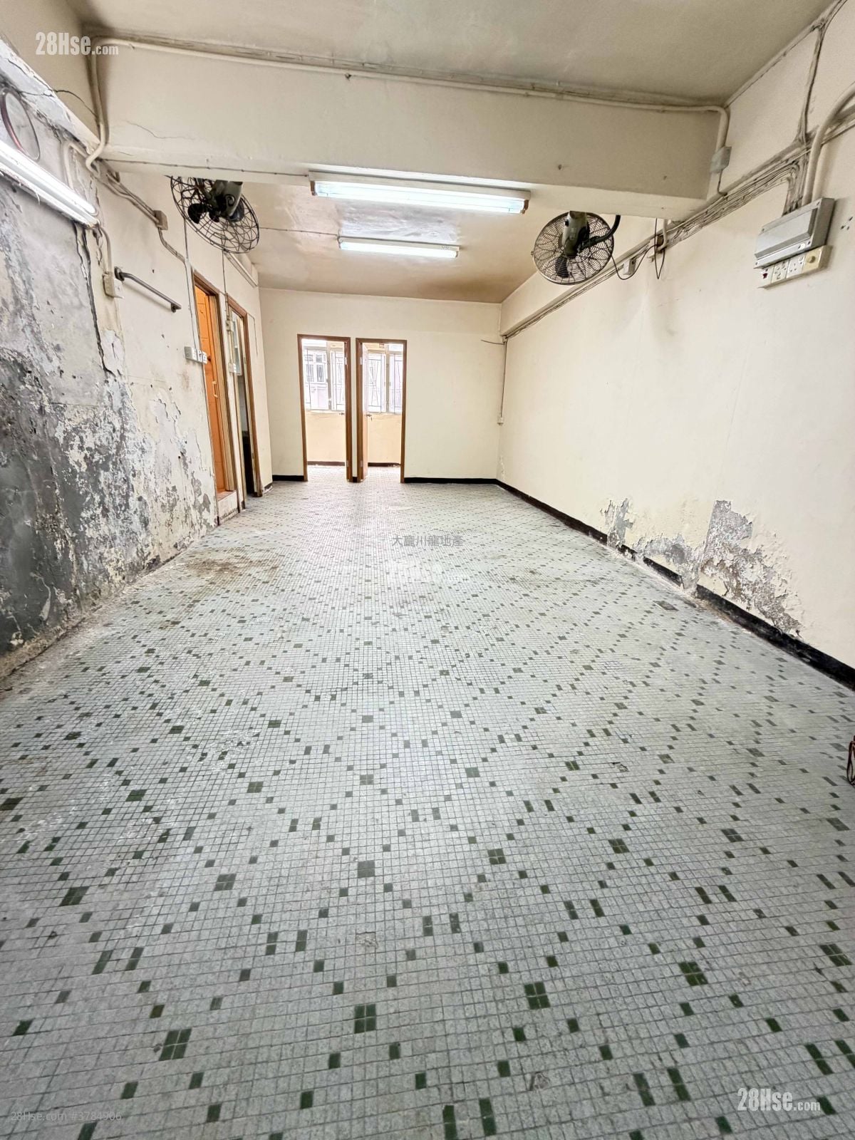 龙华大厦 售盘 547 平方尺