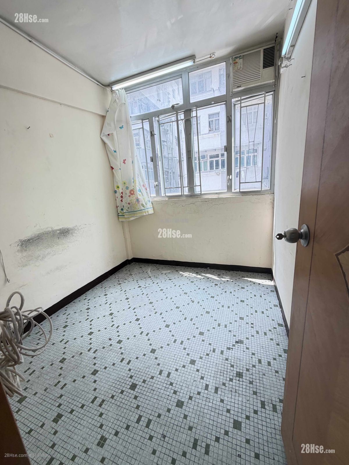 龙华大厦 售盘 547 平方尺