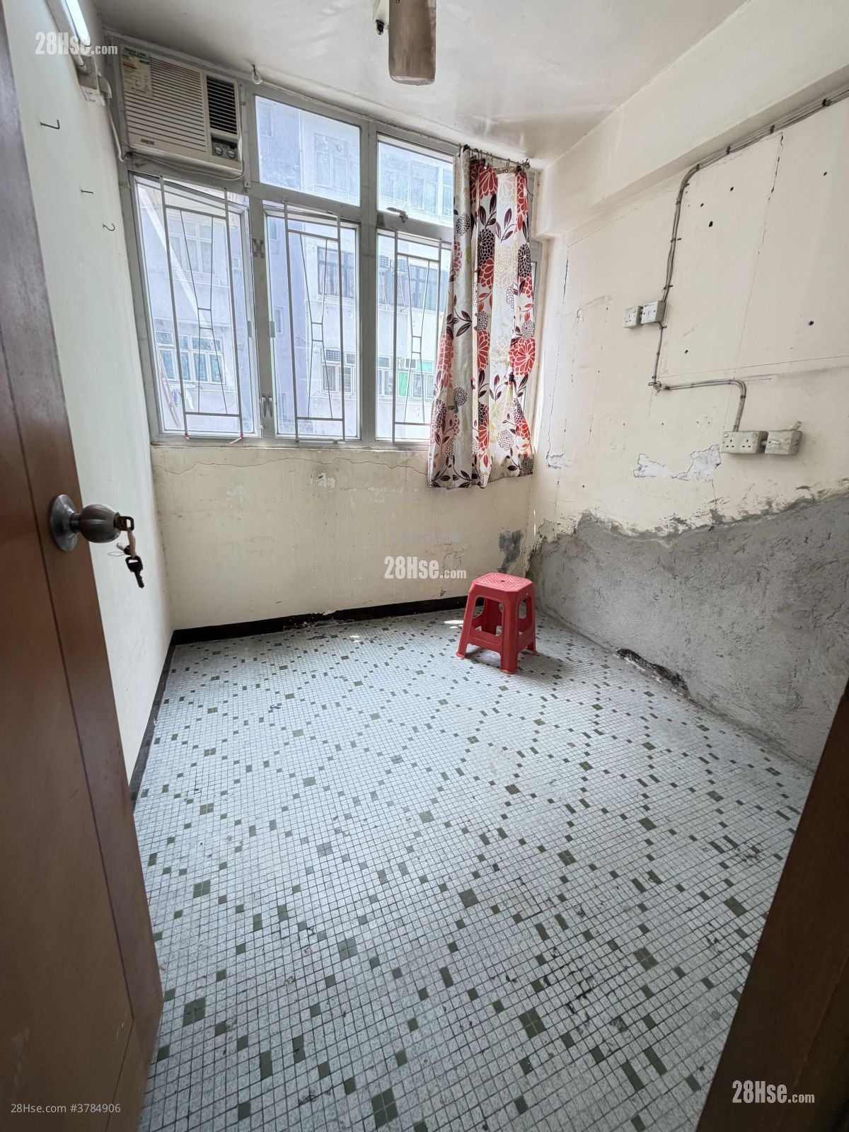 龙华大厦 售盘 547 平方尺