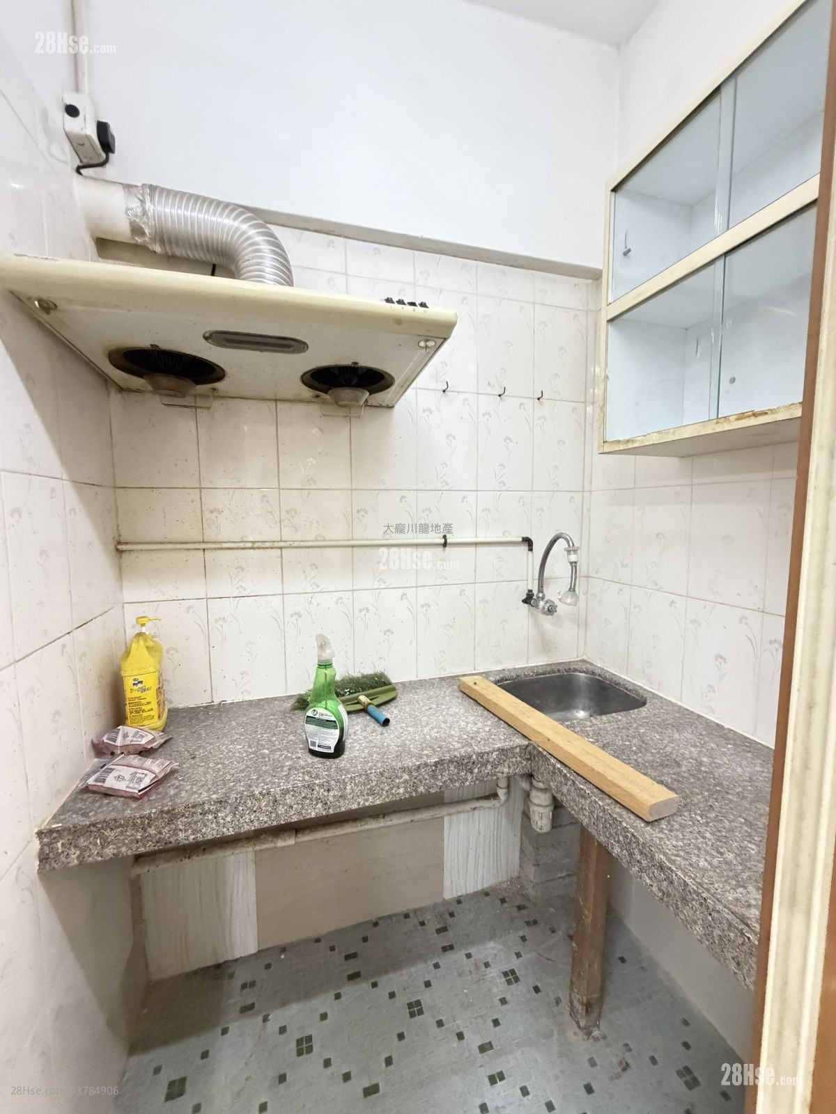 龙华大厦 售盘 547 平方尺