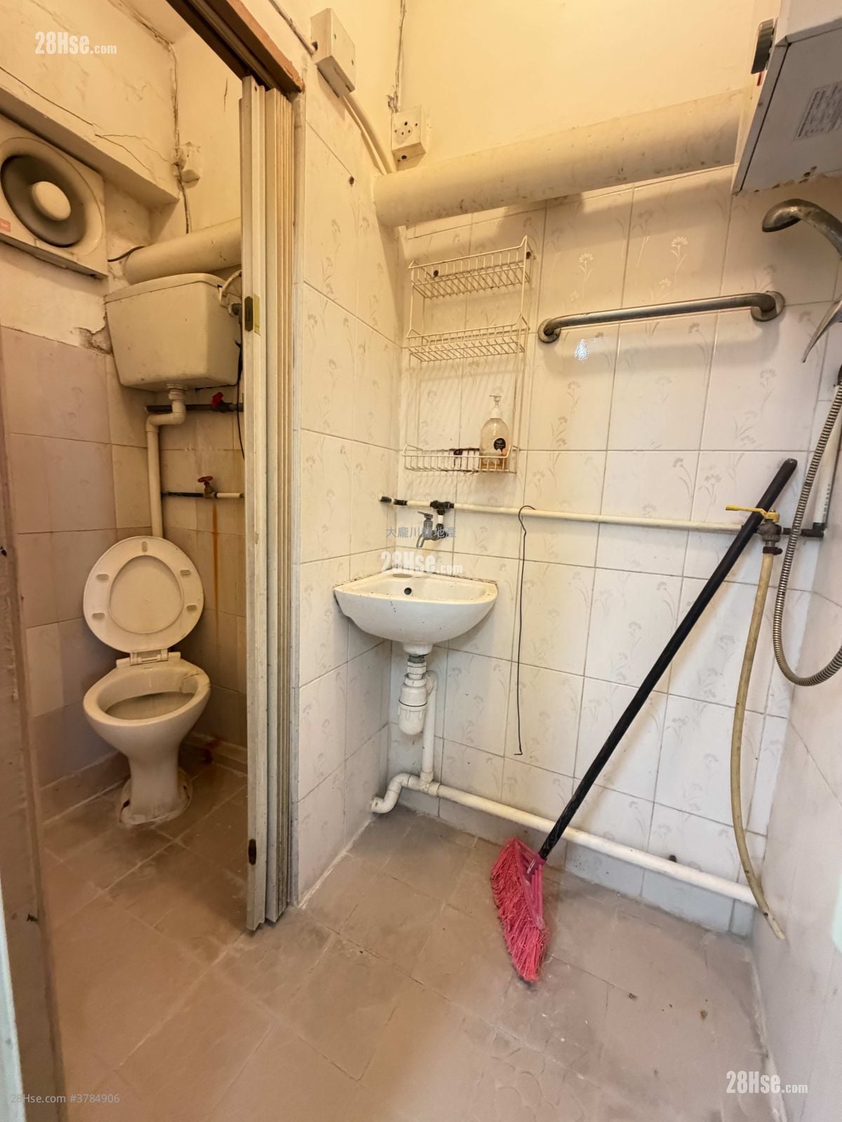 龙华大厦 售盘 547 平方尺