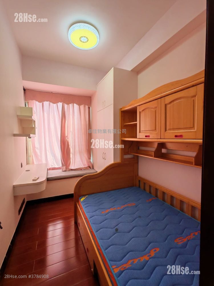 The Palazzo Rental 4 Bedrooms , 2 Bathrooms 1,461 ft²