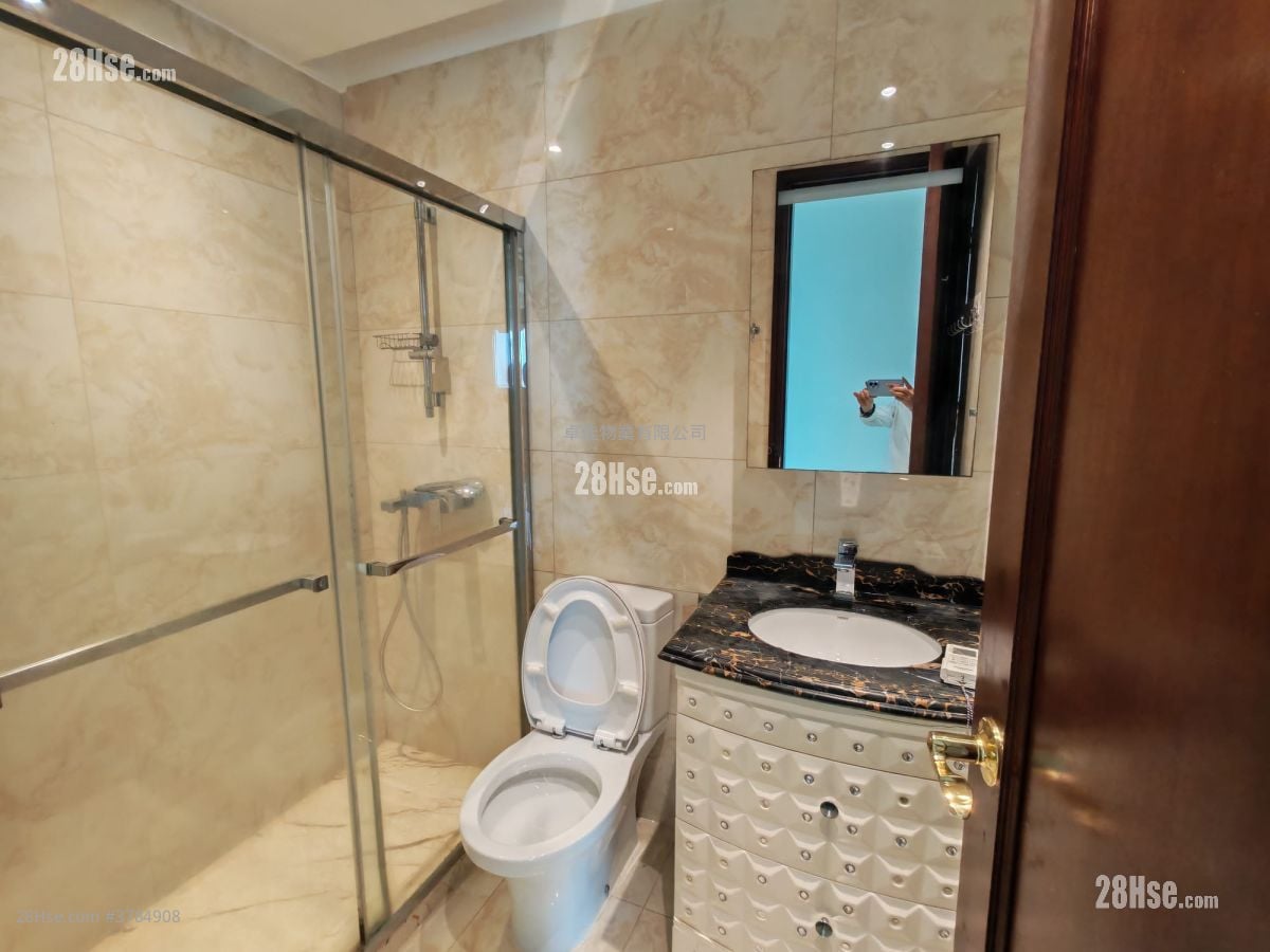 The Palazzo Rental 4 Bedrooms , 2 Bathrooms 1,461 ft²