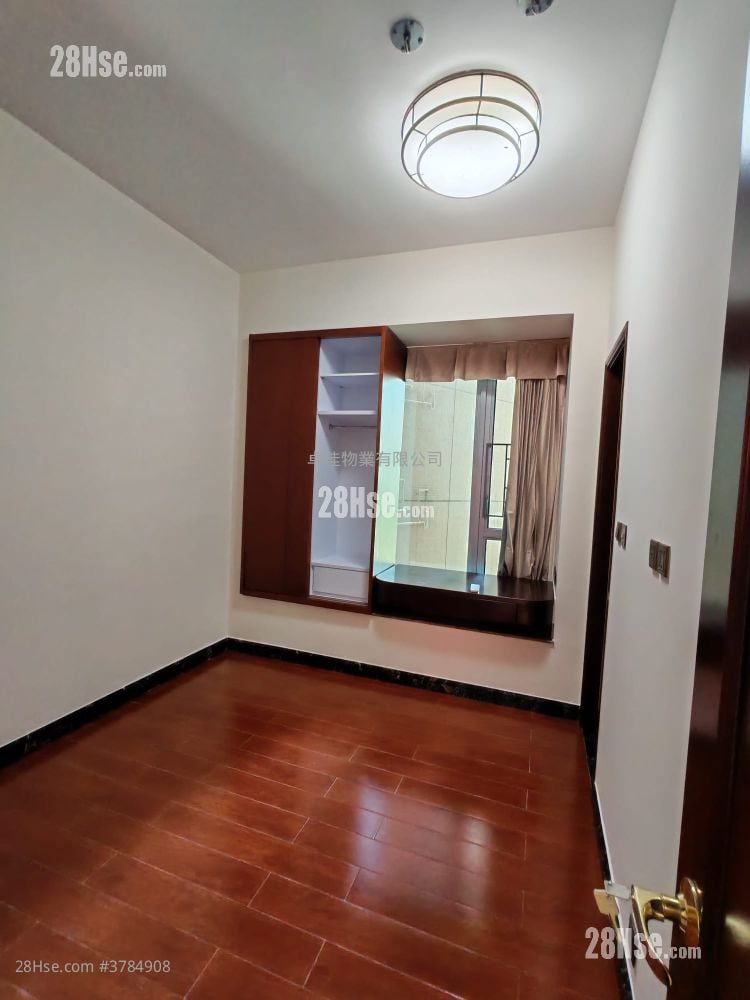 The Palazzo Rental 4 Bedrooms , 2 Bathrooms 1,461 ft²