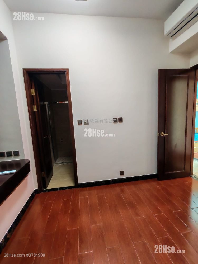 The Palazzo Rental 4 Bedrooms , 2 Bathrooms 1,461 ft²