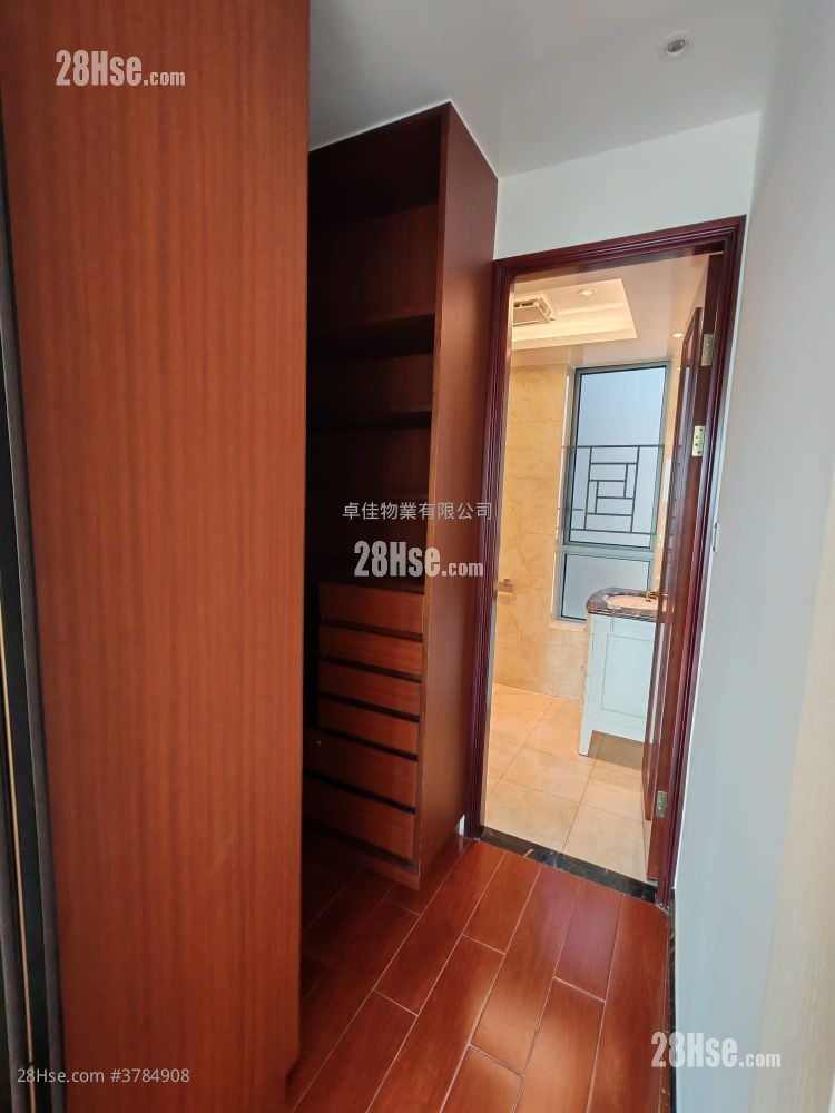 The Palazzo Rental 4 Bedrooms , 2 Bathrooms 1,461 ft²