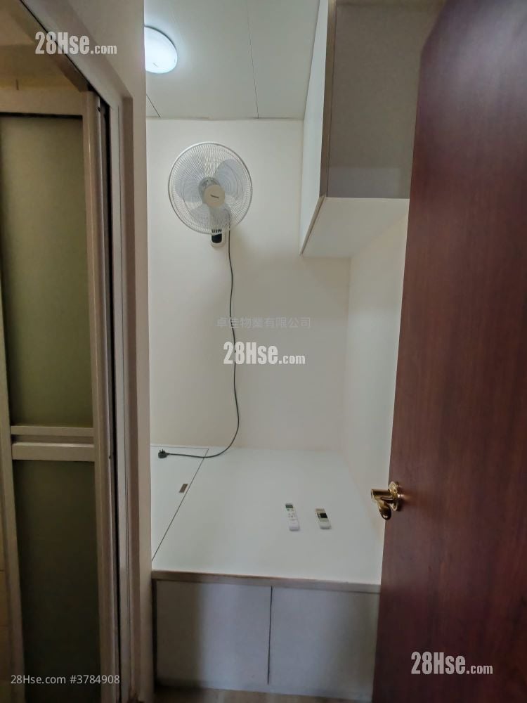 The Palazzo Rental 4 Bedrooms , 2 Bathrooms 1,461 ft²