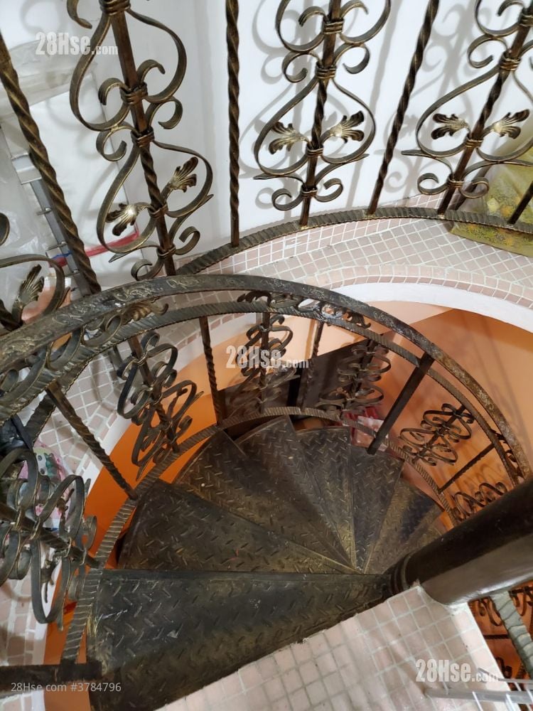 新界元朗新田新围村71号 售盘 4 房 , 1 浴室 1,400 平方尺