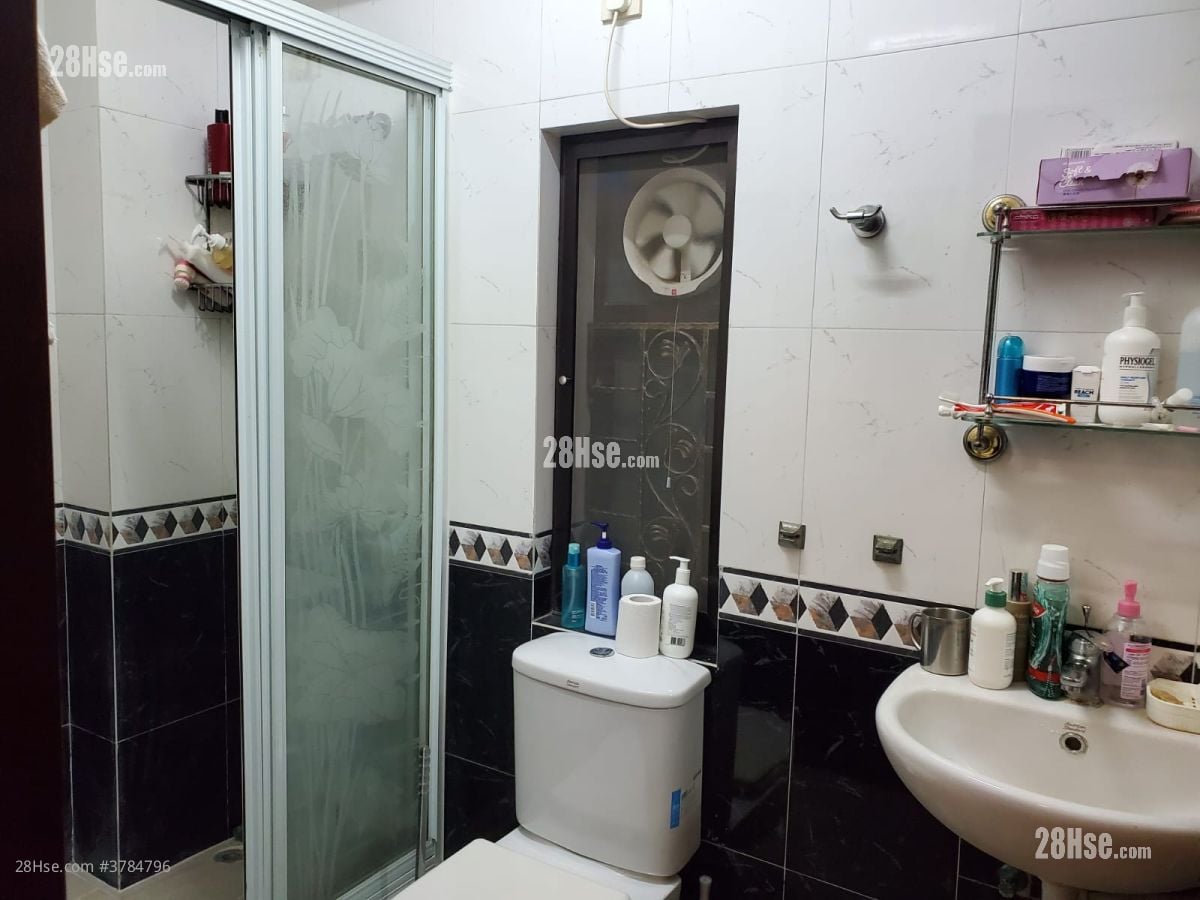 新界元朗新田新围村71号 售盘 4 房 , 1 浴室 1,400 平方尺