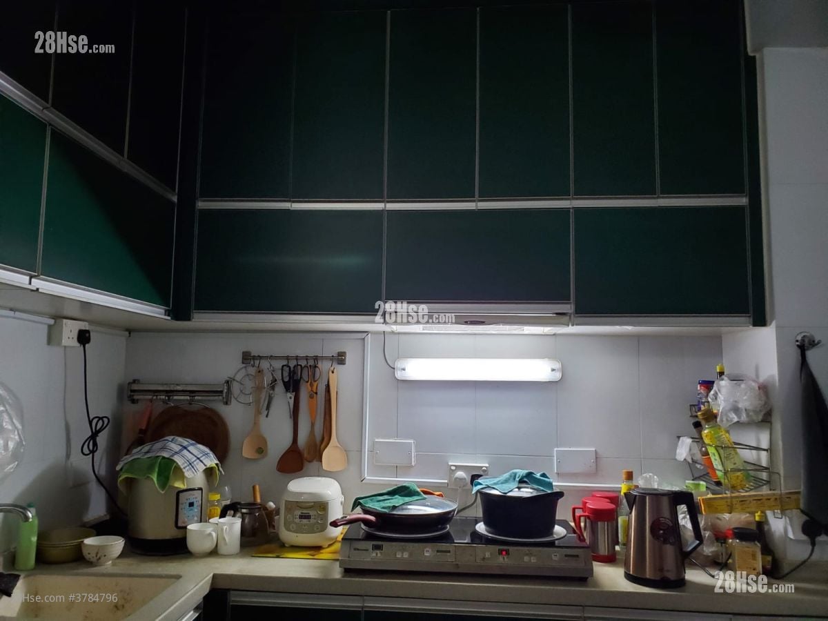 新界元朗新田新围村71号 售盘 4 房 , 1 浴室 1,400 平方尺