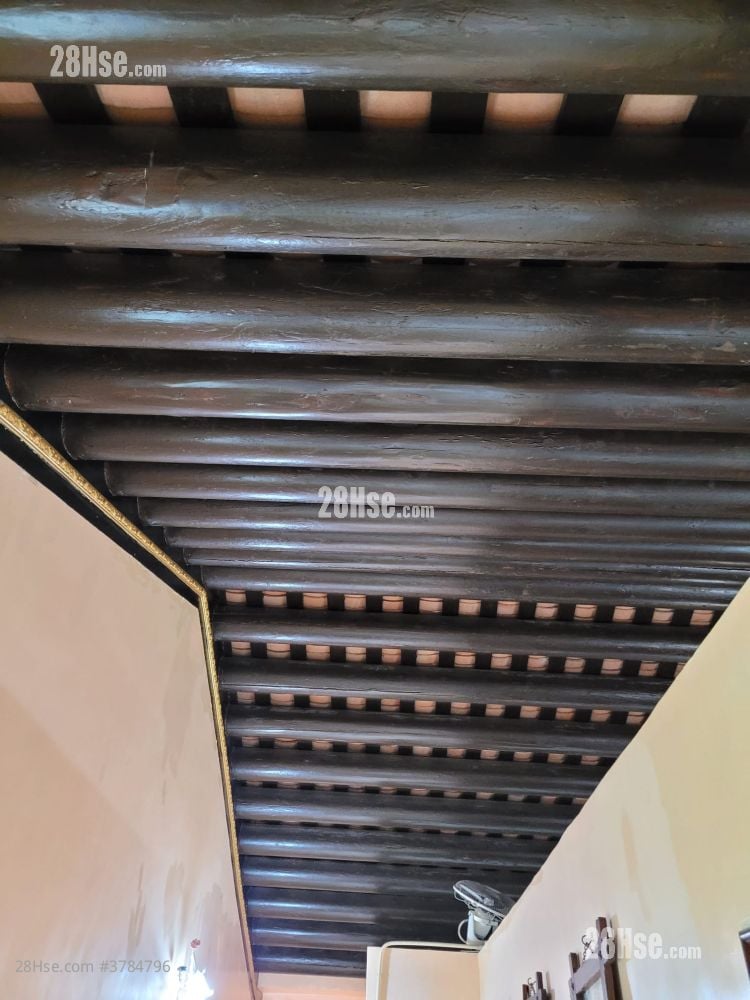 新界元朗新田新围村71号 售盘 4 房 , 1 浴室 1,400 平方尺