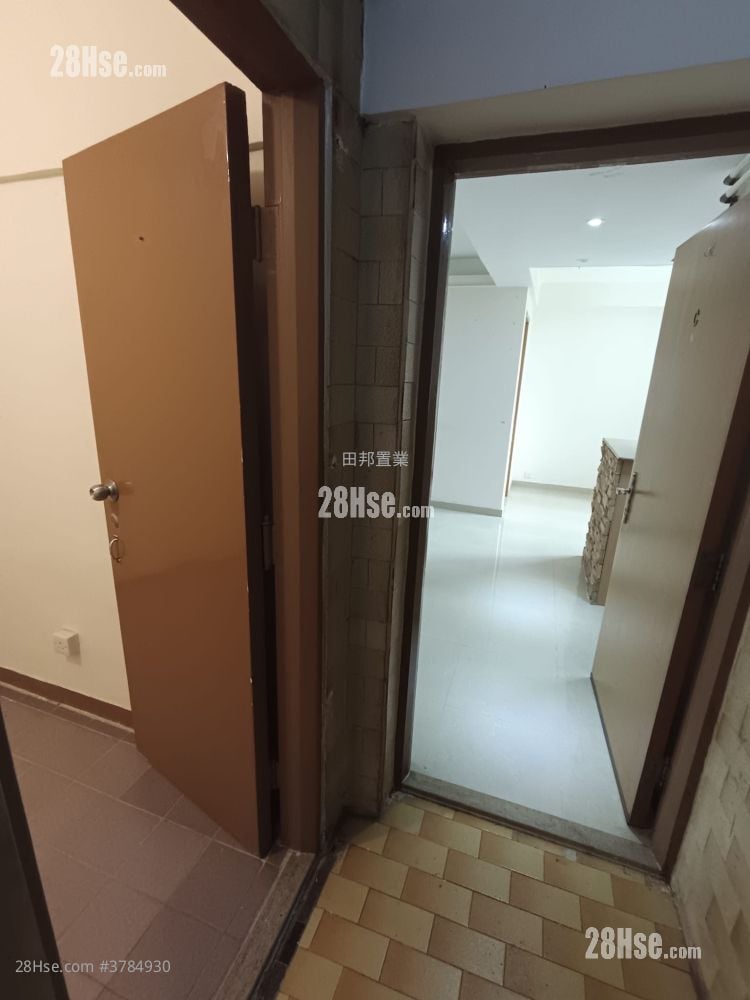 Tsuen Wan Centre Sell 329 ft²